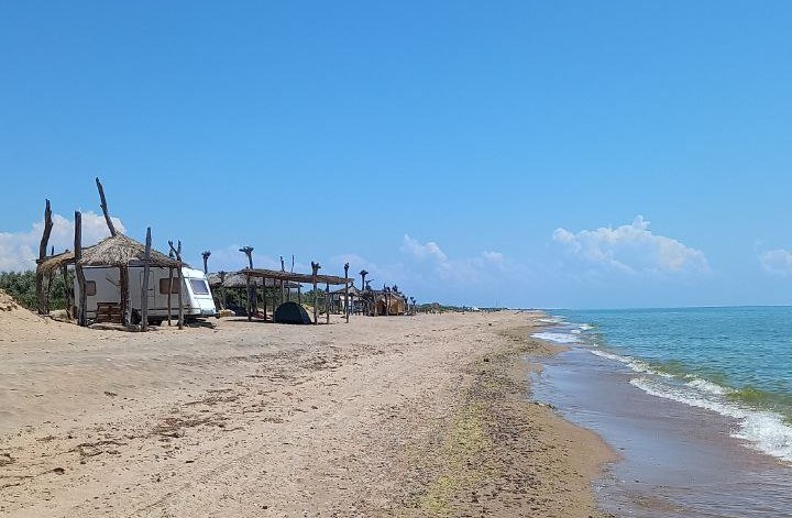 Кемпинг на косе в Веселовке