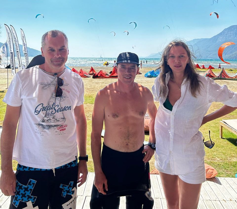 Инструктор с учениками в Акьяке