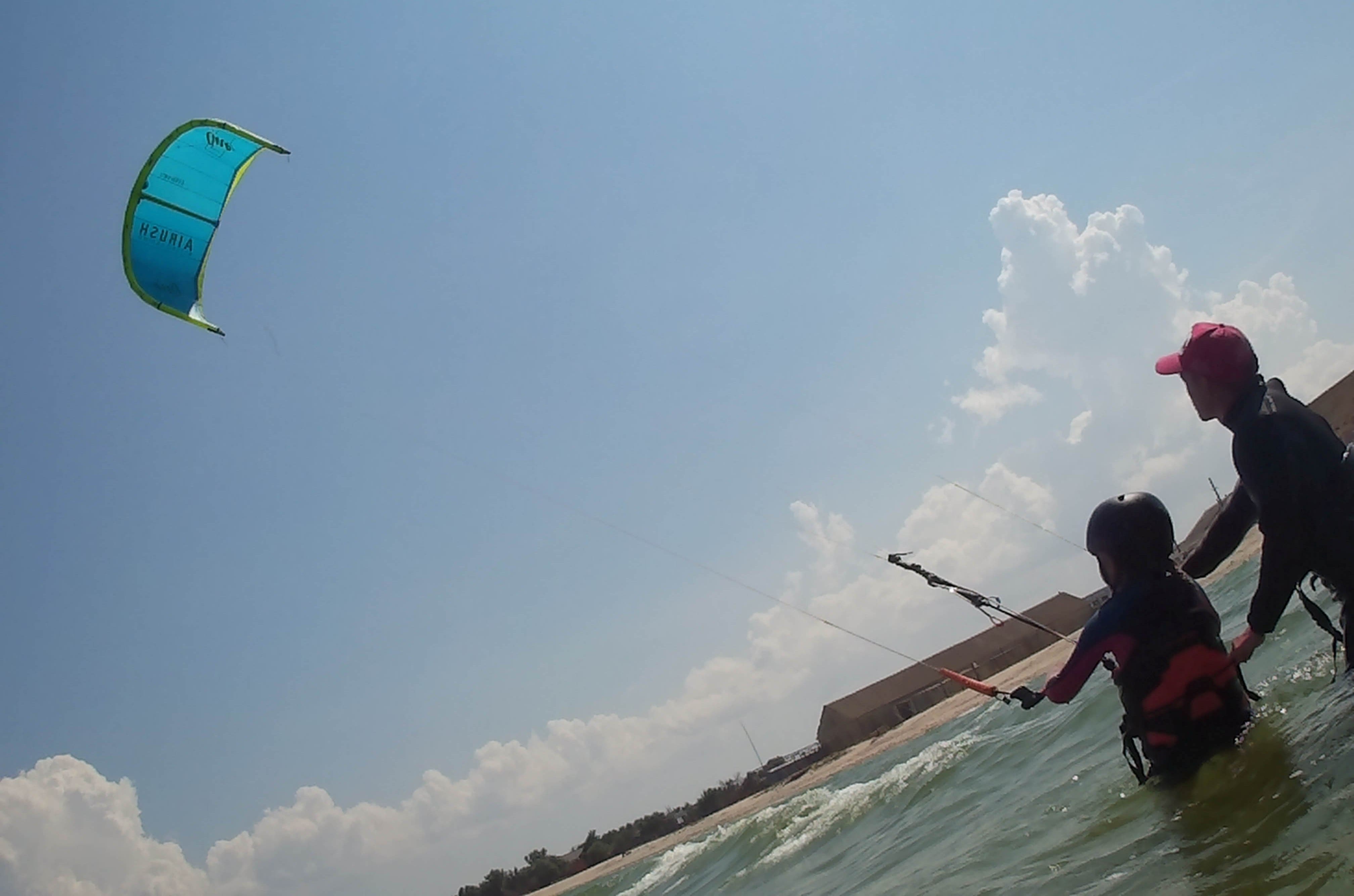 Обучение кайтсерфингу детей